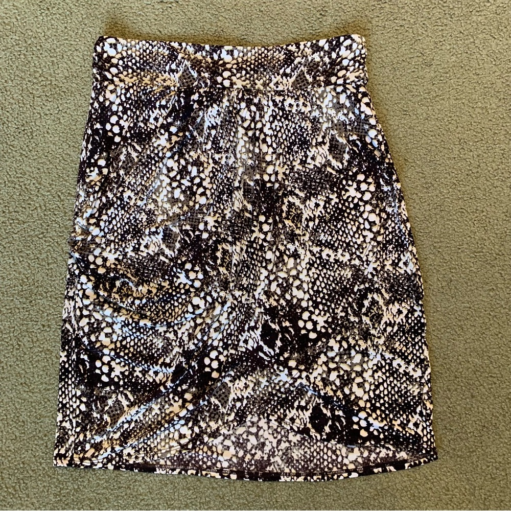 Shapesational Animal Print Skirt Shapewear Medium Body Control With Shorts